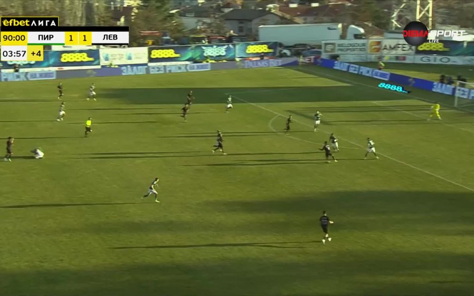 Футболистът на Пирин - Христофор Хубчев, пострада сериозни при сблъсък