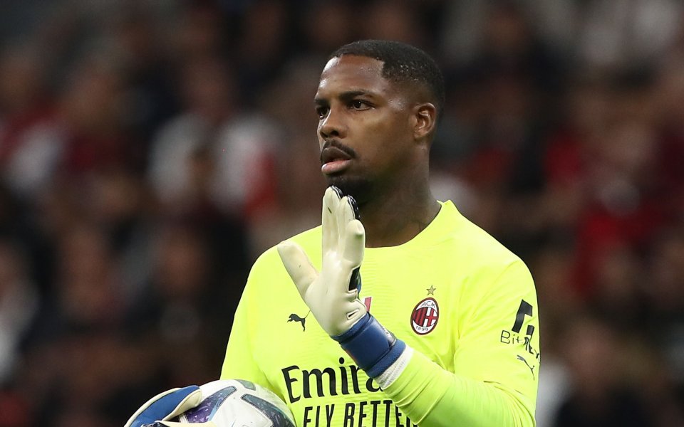 Вратарят на Милан - Майк Менян, ще се завърне в