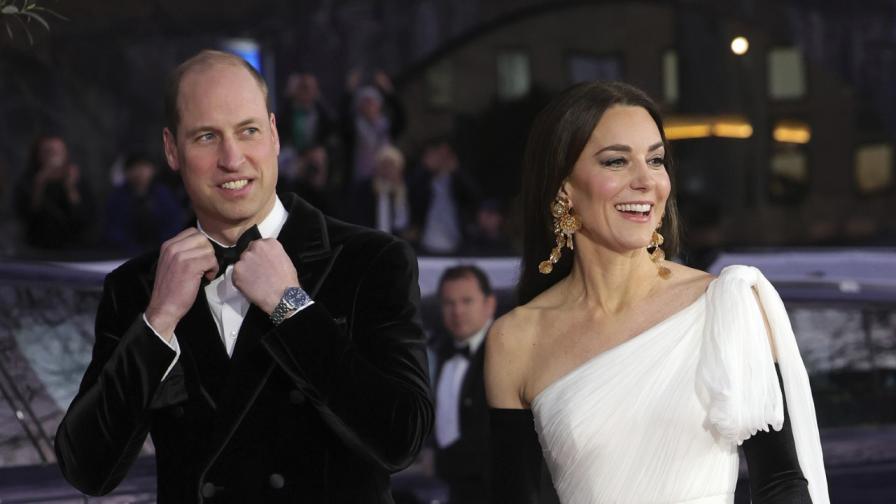 На финала на наградите БАФТА, Кейт се появи с позната рокля с едно рамо на Alexander McQueen, комбинирана с дълги ръкавици в черно и заслепи всички