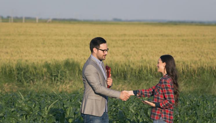 фермер - Агро Телеграф: Фермерите милионери с 8 по-малко