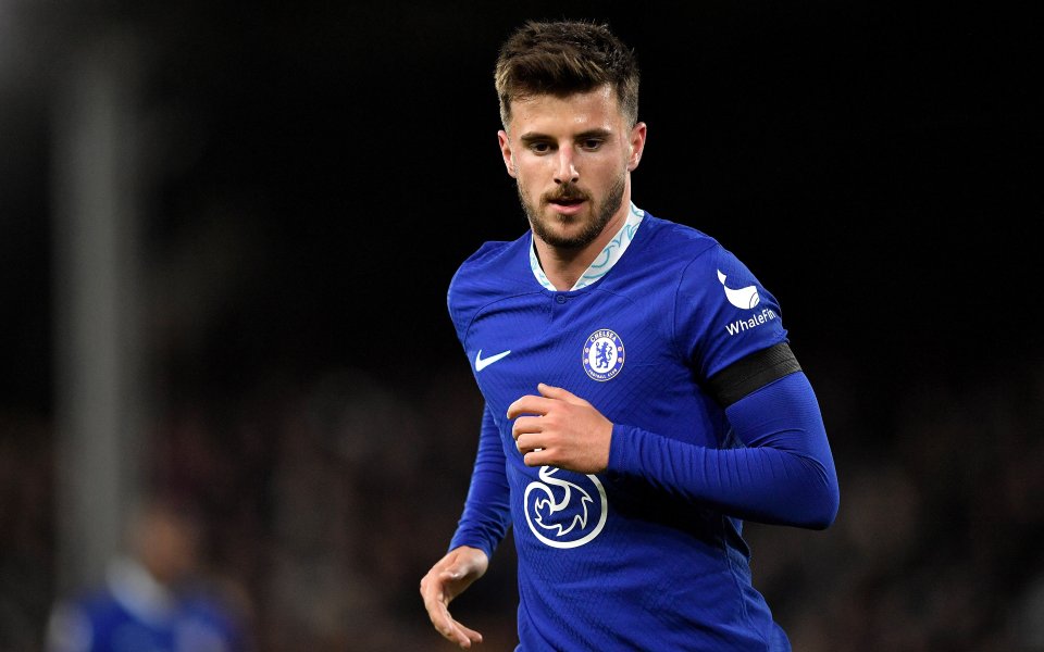 Челси е стопирал преговорите с полузащитника Мейсън Маунт за подновяването