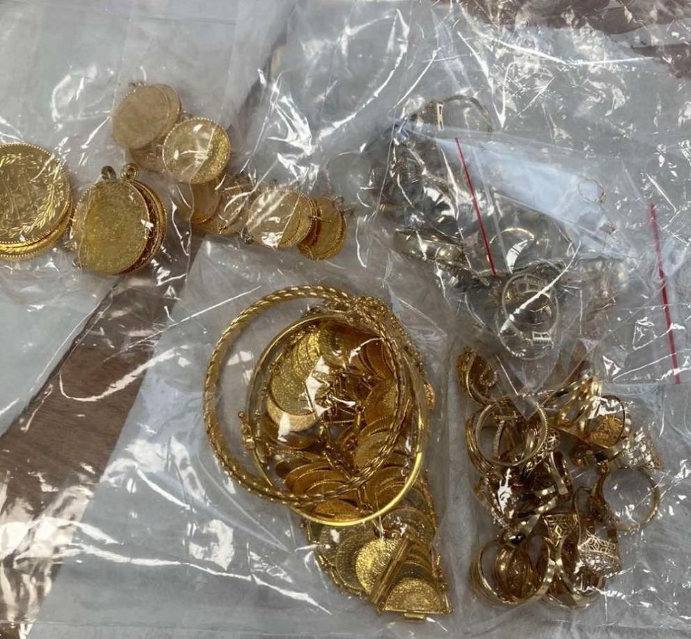 Над половин килограм златни изделия за 60 139 лева откриха