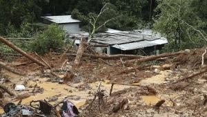 Броят на жертвите на наводненията и свлачищата в Югоизточна Бразилия