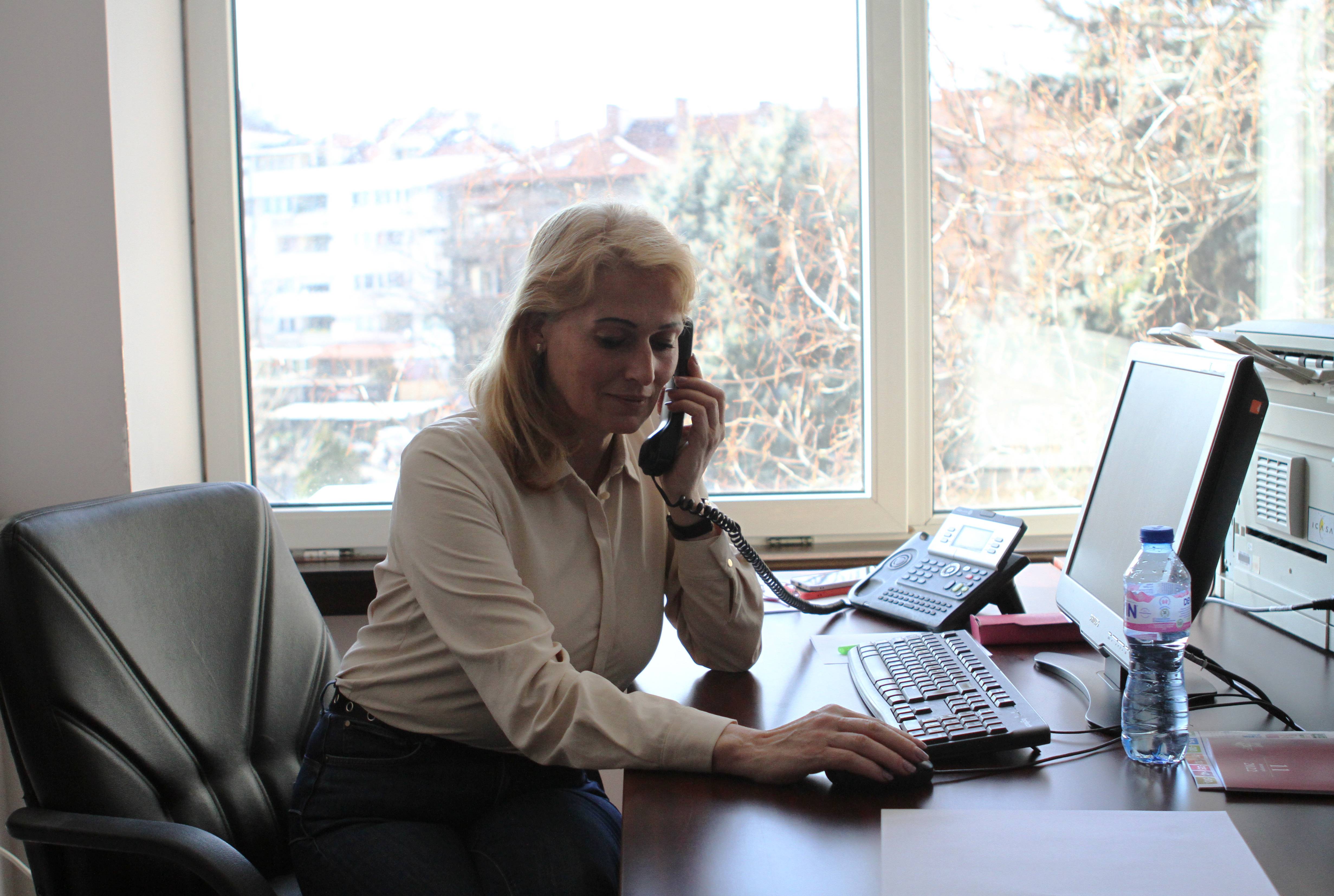 Дежурен адвокат телефон правна помощ