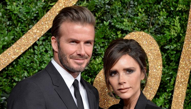 Виктория и Бекъм - МЪЖ ЗА МИЛИОНИ: Бекъм играе на 21 с палачинки (ВИДЕО)