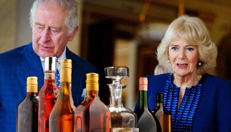 Чарлз Камила - ПАК КРАЛСКА ДРАМА: Чарлз и Уилям се скараха заради пияницата Камила!