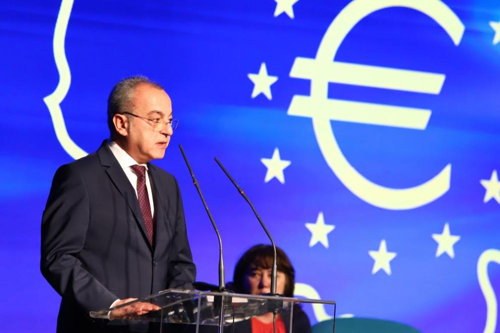 Докато съм министър-председател, ще настоявам за еврото да се говори