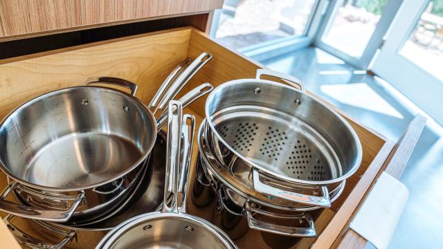 Безопасни ли са съдовете, в които готвим