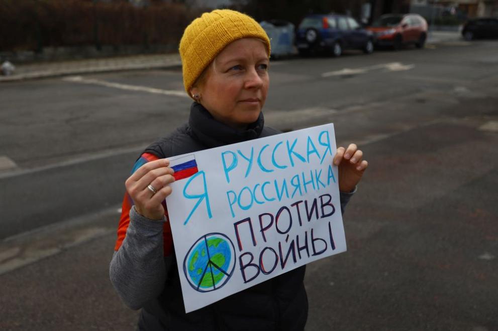 Пред руското посолство в столицата се събраха протестиращи, за да