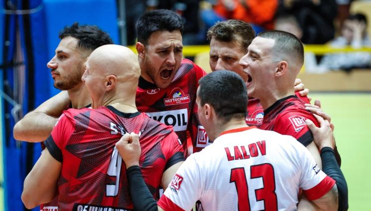 Нефтохимик - Нефтохимик взе бургаското дерби и поведе в класирането