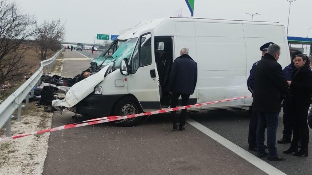 Трети бус с мигранти на АМ Тракия е задържала полицията