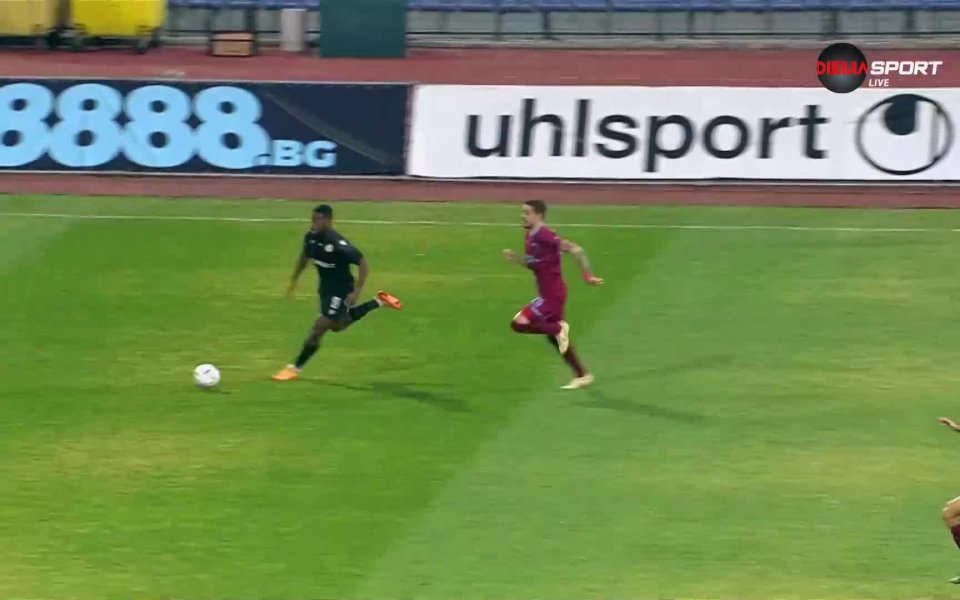 Дюкенс Назон открива резултата, след като бе изведен от Матай