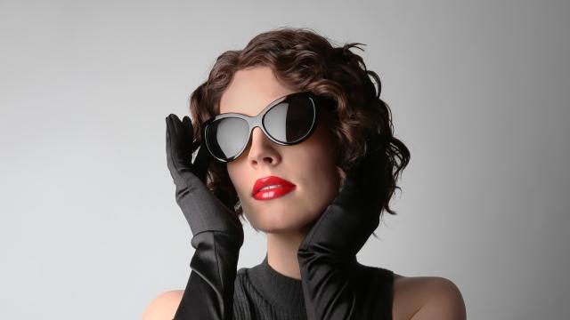  Знаменитости върнаха на мода аксесоар от миналия век