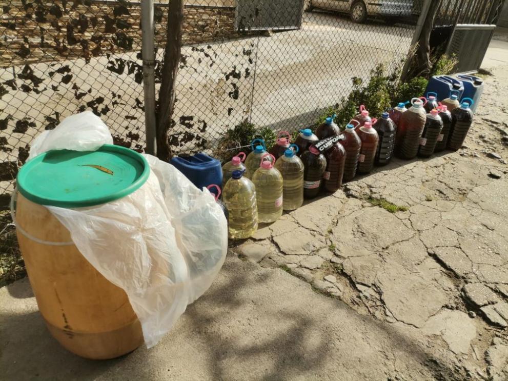 Иззеха 700 литра алкохол при нерегистриран казан, съобщиха от Агенция