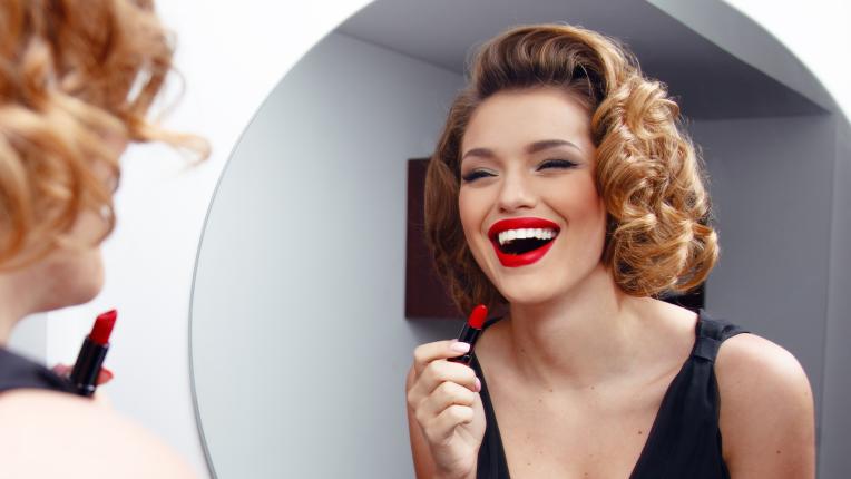  Изберете червило в тези 7 цвята, с цел да наподобяват зъбите ви по-бели 