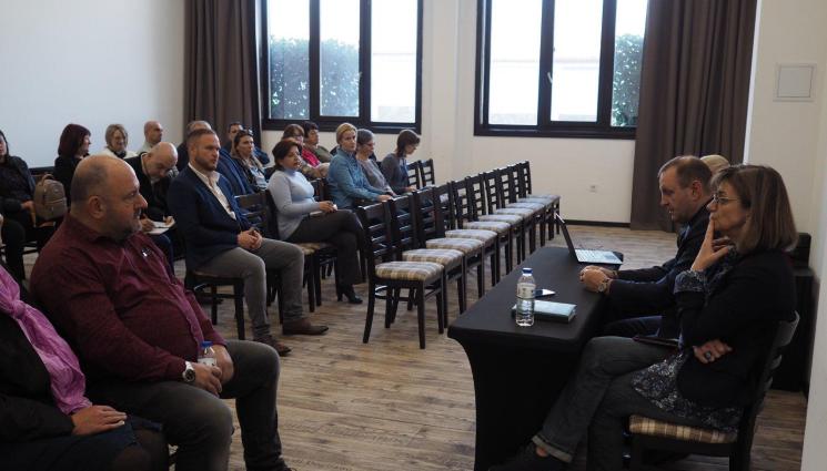 рози гюл - Агро Телеграф: Отвръщаме на удара: Маслото от гюл не е отрова, а натурален продукт