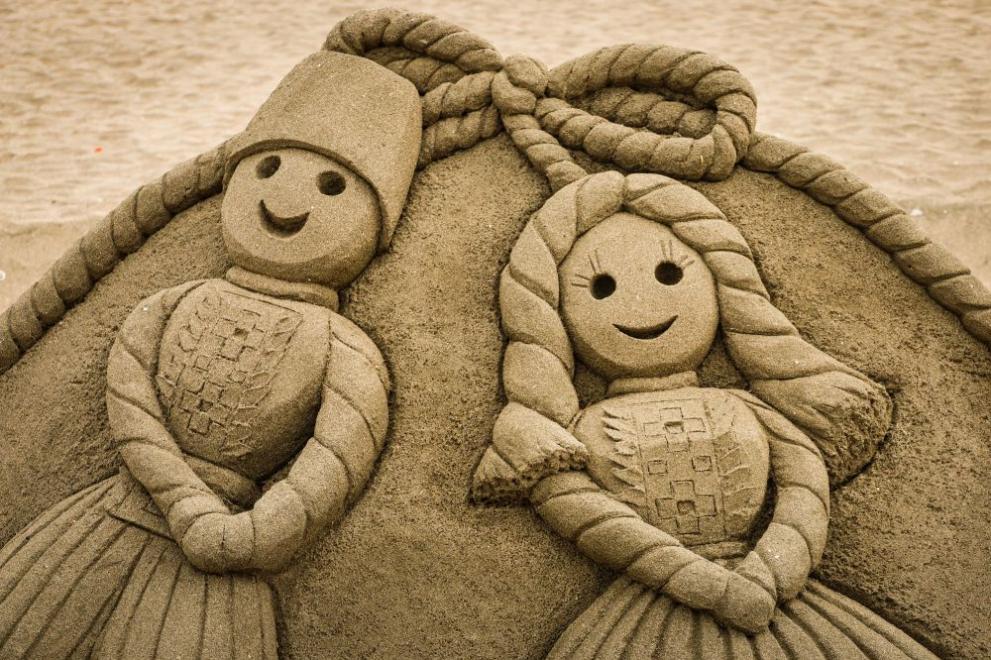 Бургазлии се радват на топлите дни в края на февруари