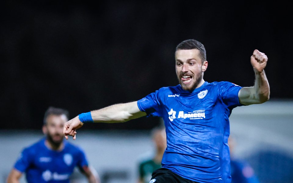 Националът от Черно море Виктор Попов ще се завърне в