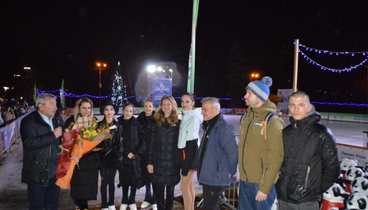 Ледено шоу - Ледено шоу закри тази вечер дебютния сезон на най-голямата пързалка на Балканите
