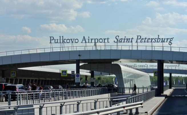 Съобщения за НЛО над Санкт Петербург, летище Пулково временно спря полетите