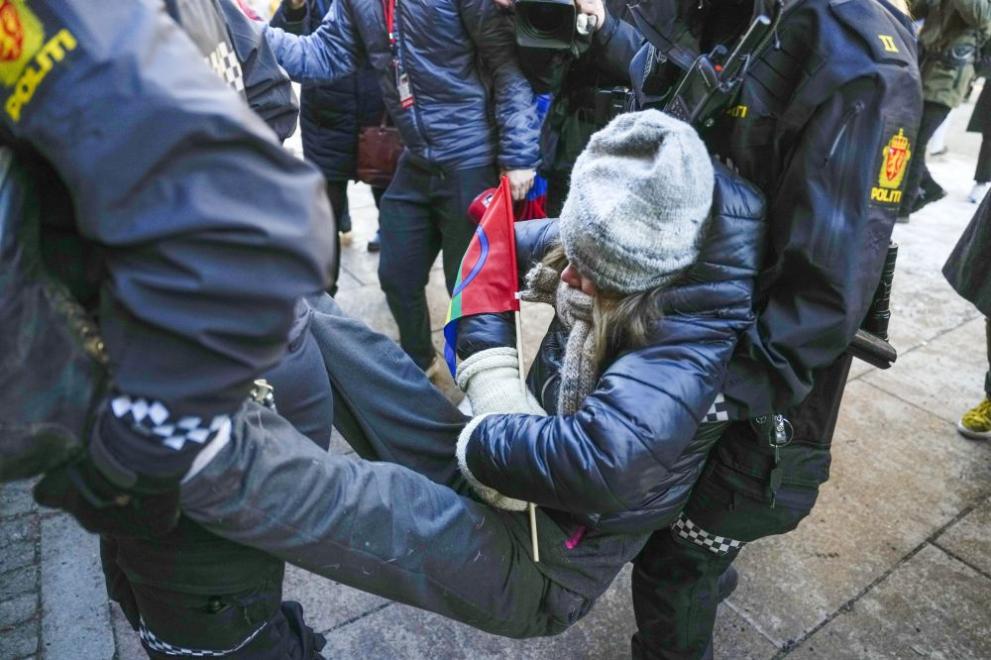 Климатичната активистка Грета Тунберг беше задържана от холандската полиция, след