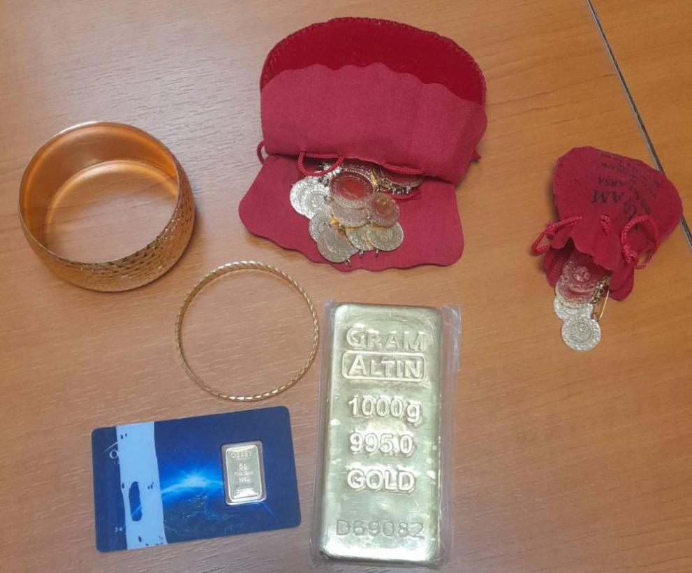 Контрабандни златни изделия за над 137 000 лева задържаха митническите
