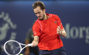Даниил Медведев продължи победната си серия след като в осминафинален