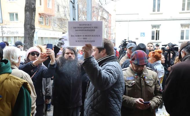 Граждани и артисти излязоха на протест в защита на Александър Морфов (СНИМКИ)