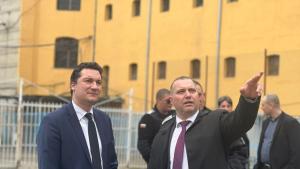 Министърът на правосъдието Крум Зарков инспектира затвора в София Двамата