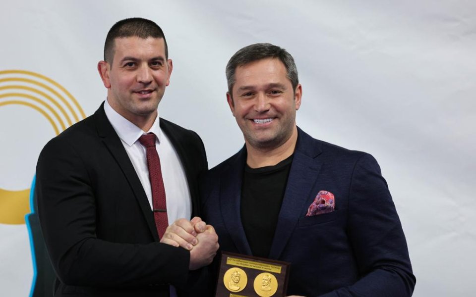 Президентът на Българската федерация бокс Красимир Инински бе сред ВИП