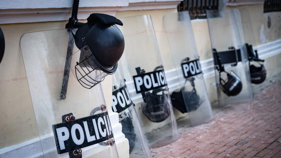 <p>Двама убити при протест в Колумбия, десетки полицаи са взети за заложници</p>