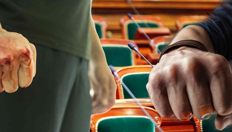 депутати бой - СТРАШЕН ЕКШЪН: Депутати се млатиха в парламента