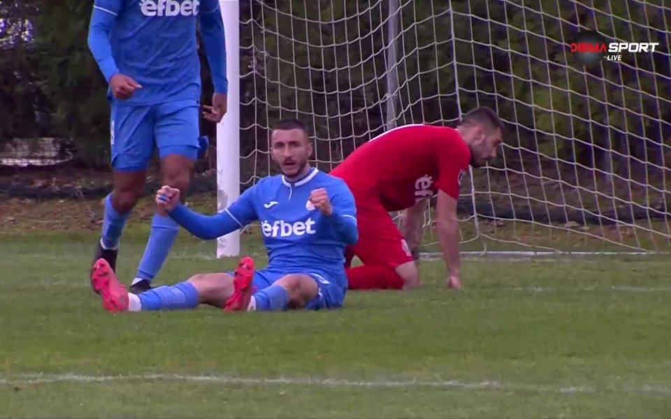 В 56-ата минута Антон Карачанаков засече прекрасно топката от воле