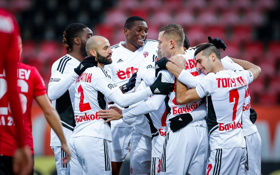 Локомотив София и ЦСКА 1948 играят при в първия двубой