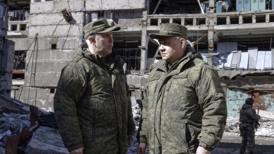 <p>Руският военен министър изненадващо на фронта в Украйна</p>