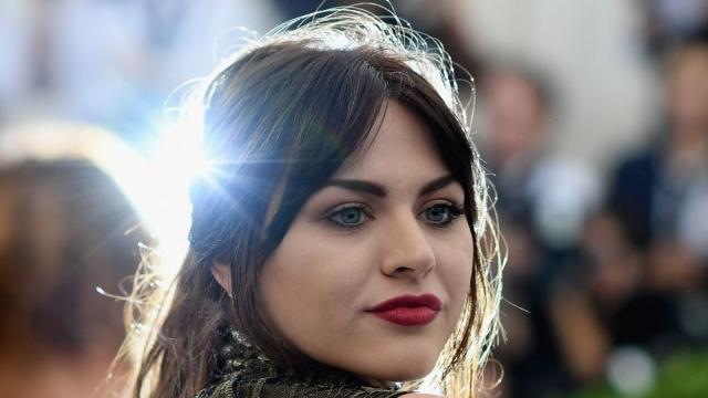 Дъщерята на Кърт Кобейн пръсна милионите на баща си за наркотици и алкохол