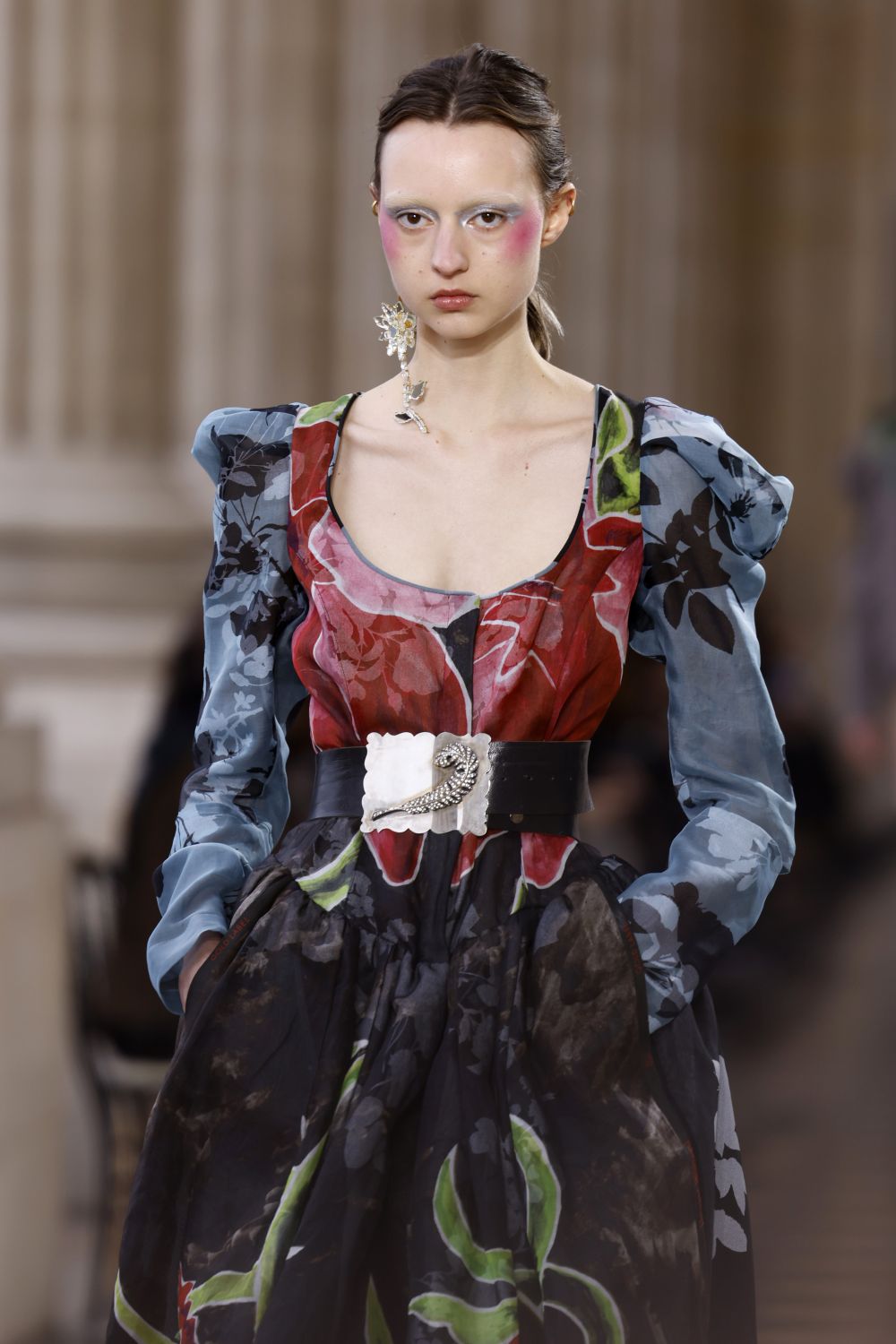 Ревю на Вивиан Уестууд