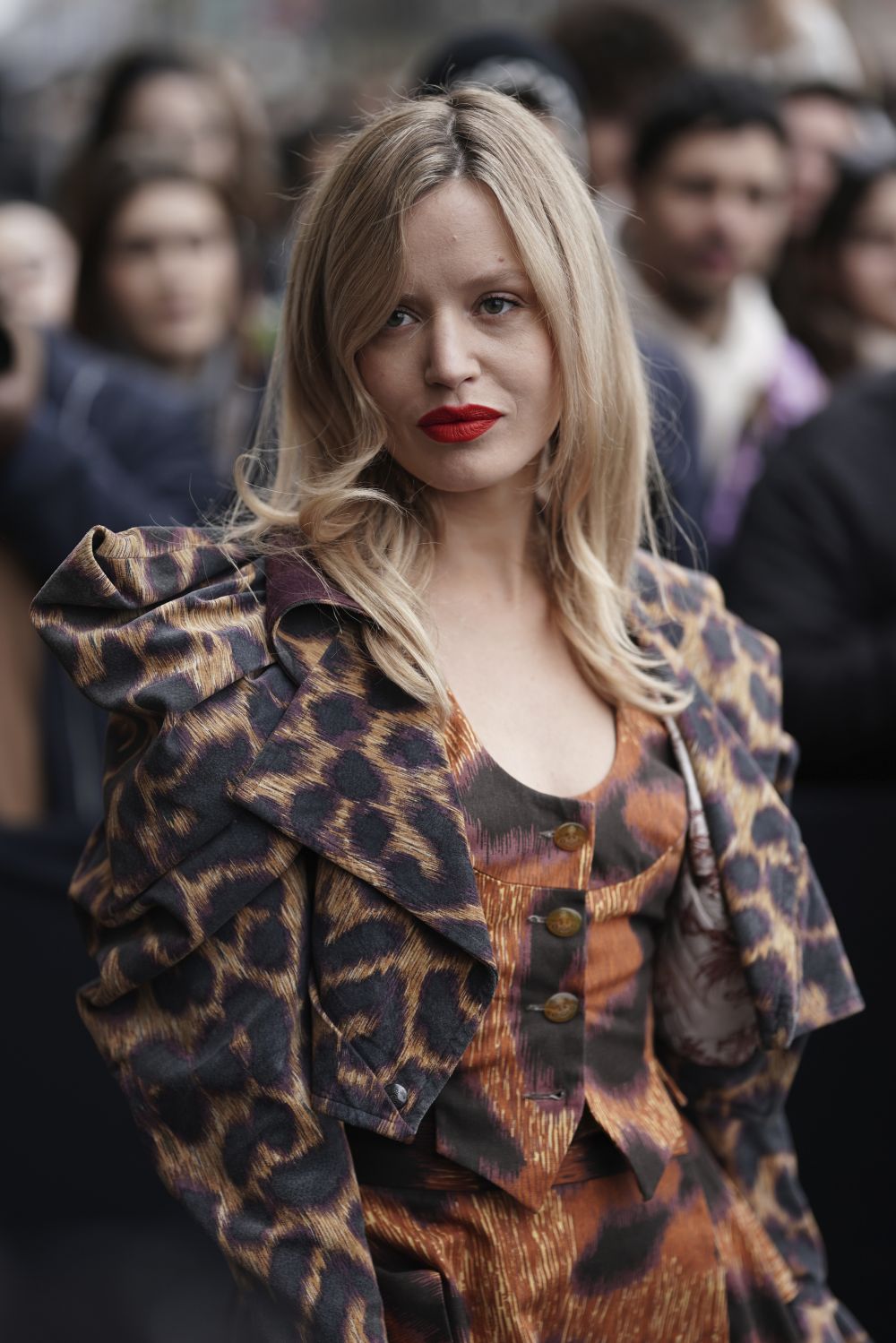 Ревю на Вивиан Уестууд