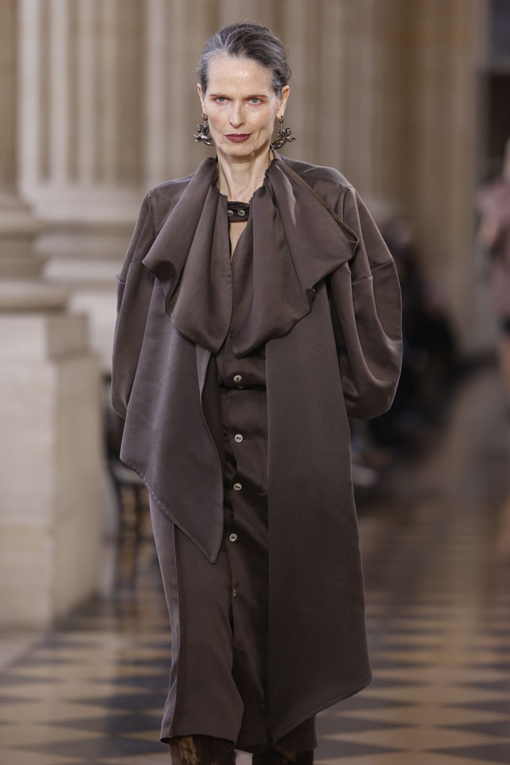 Ревю на Вивиан Уестууд