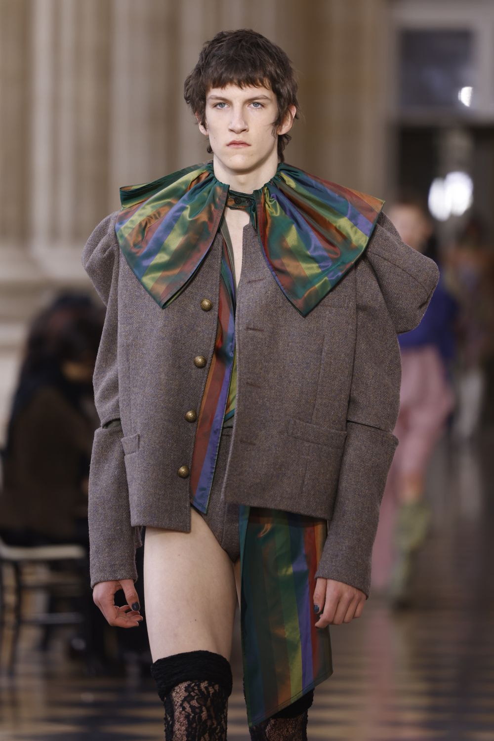 Ревю на Вивиан Уестууд