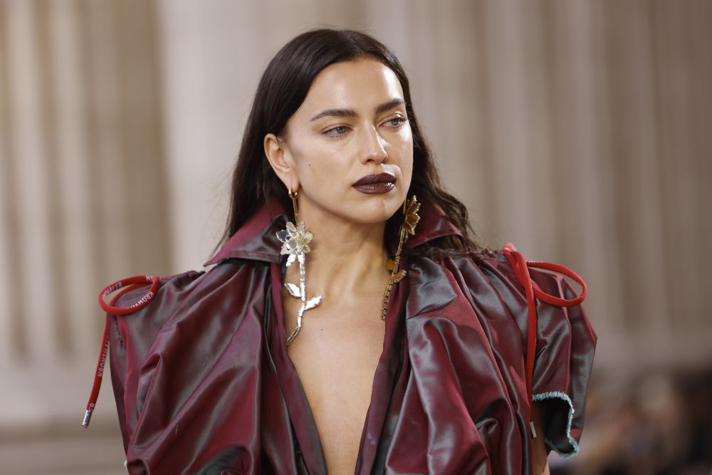 Ревю на Вивиан Уестууд