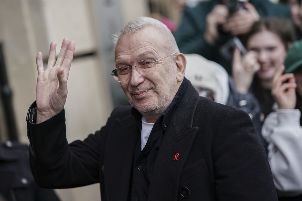 Ревю на Вивиан Уестууд