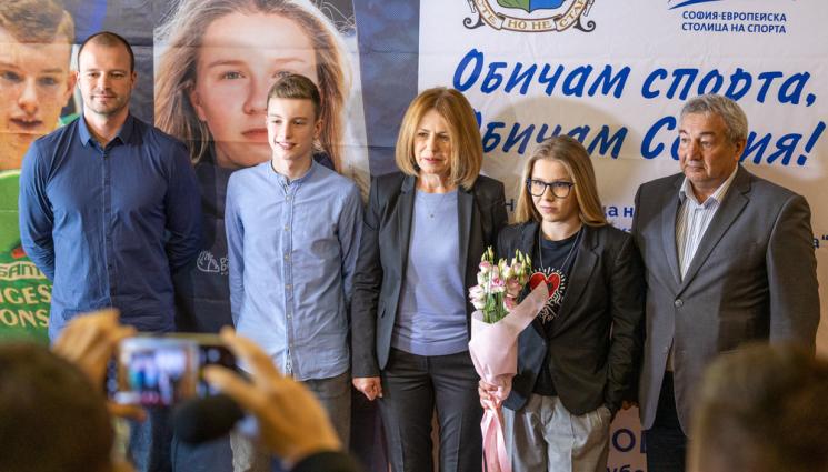 Фандъкова София Коцинова - Сноубордистка и състезател по тенис на маса са новите лица на „София – европейска столица на спорта“