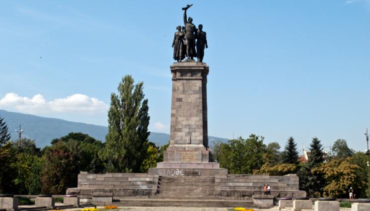 паметник - РЕШЕНО: Махат Паметника на съветската армия