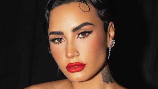 Demi Lovato представи "Still Alive"