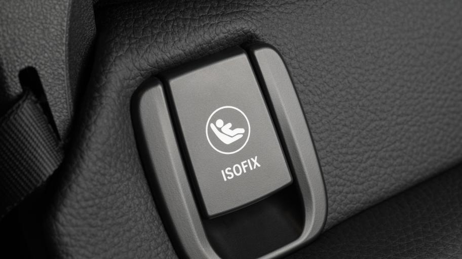 Кое е по-безопасно – изофикс или автомобилен колан?