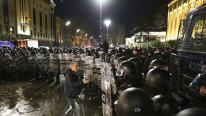 Грузинската полиция задържа 66 души край парламента в Тбилиси по