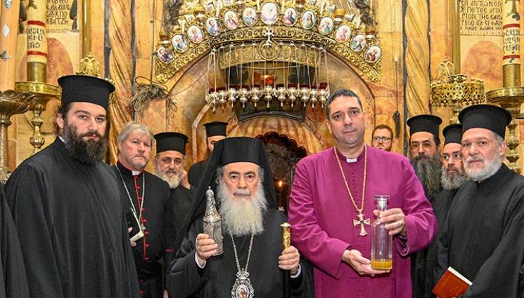 Патриархът на Йерусалим - Коронясват Чарлз III с мирото на Батенберг