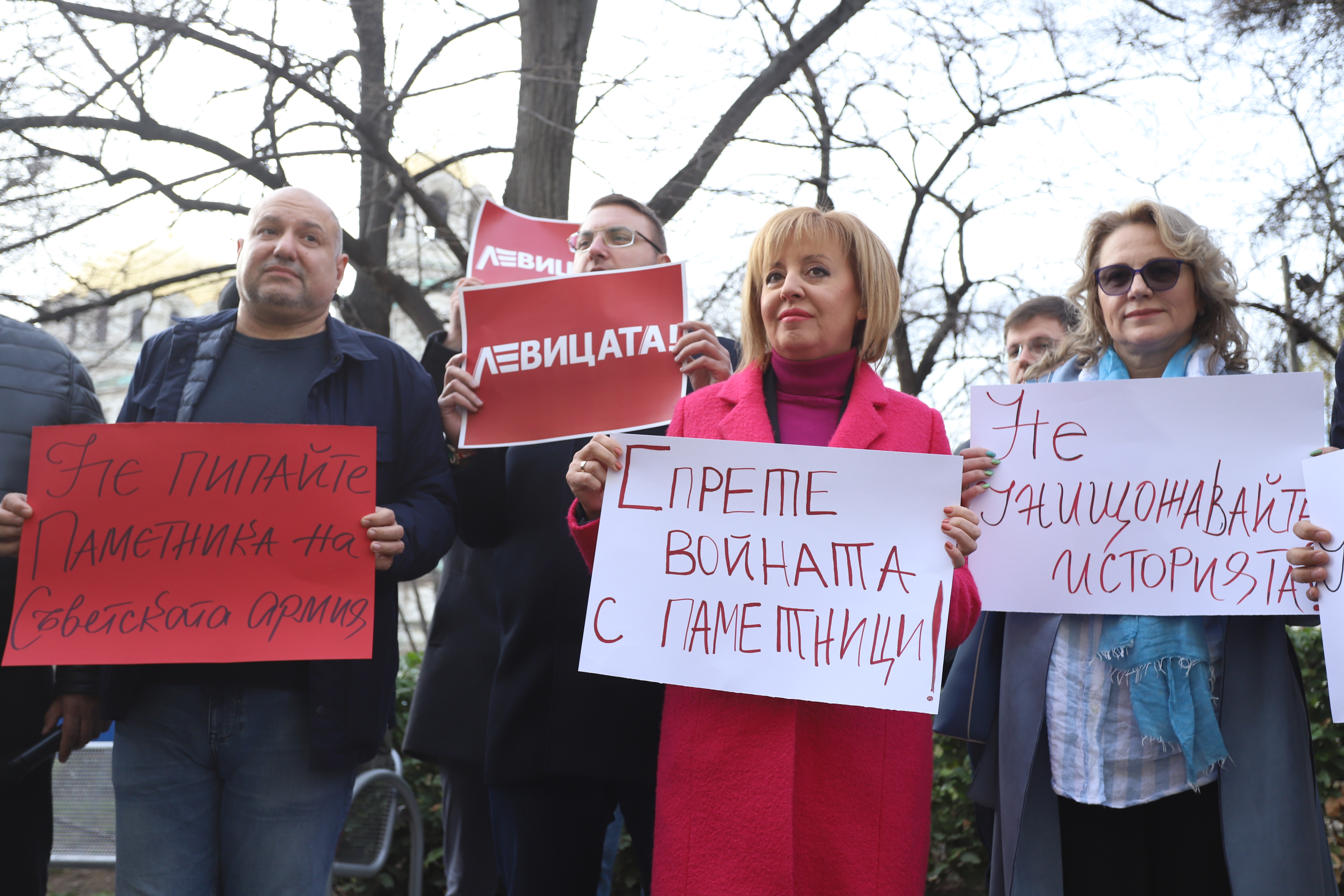 протест паметник на съветската армия