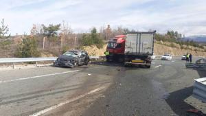 Шофьор и дете са пострадали при катастрофа на АМ Струма